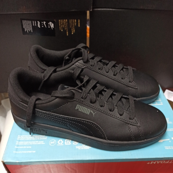 Puma - Picture 2 of 5